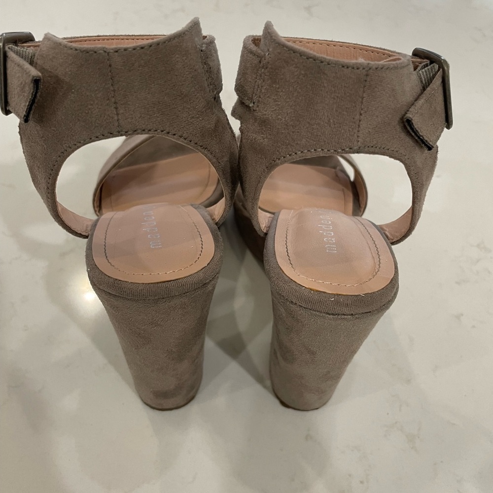 Platform Sandals - Picture 4 of 4